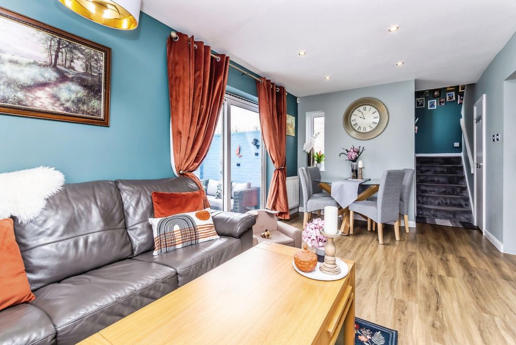 Property photo 3 of 17 Pbox-Img.Jpg