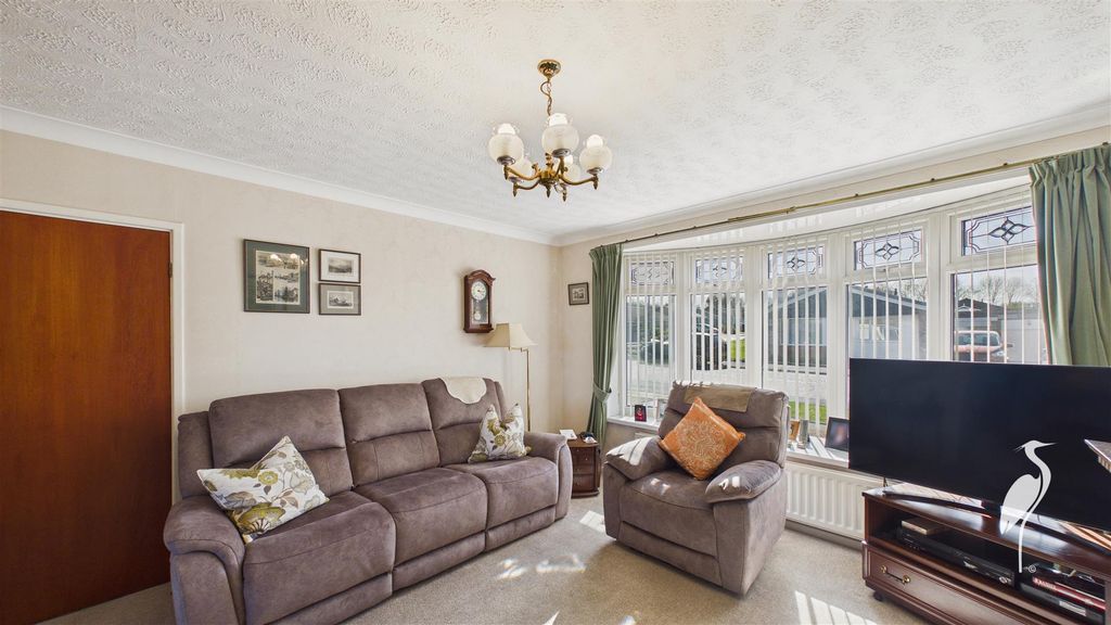 Property photo 3 of 29 Lounge