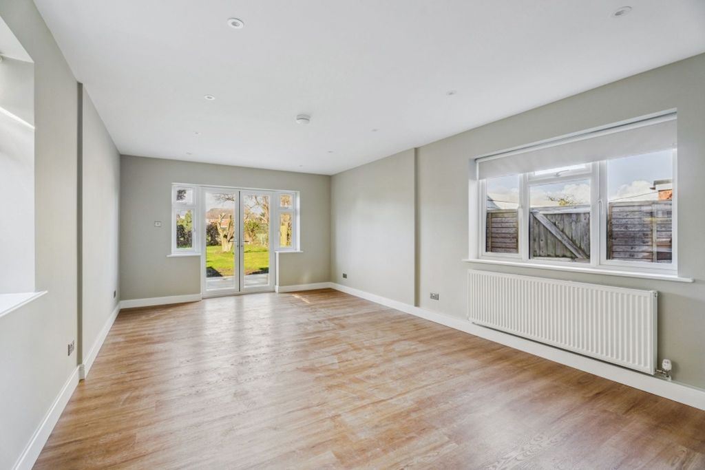 Property photo 3 of 25