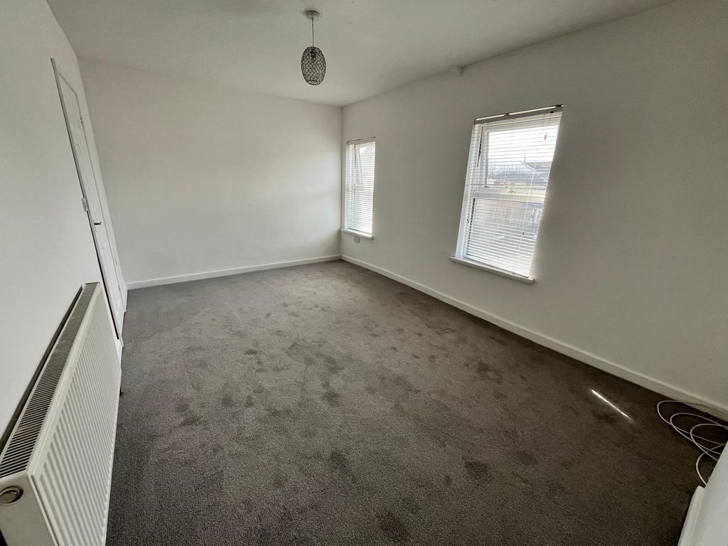 Property photo 3 of 21 Master Bedroom