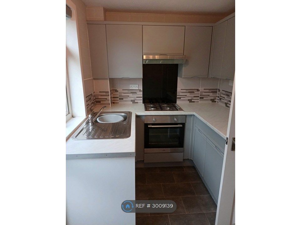 Property photo 3 of 7 Kitchen