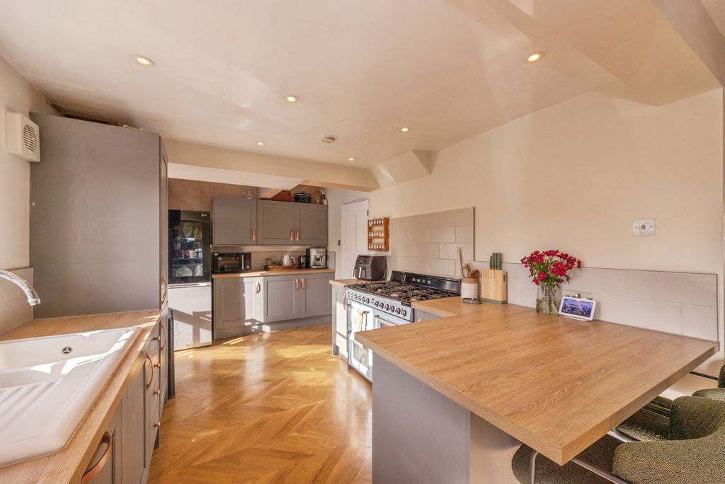 Property photo 3 of 13 Pbox-Img.Jpg