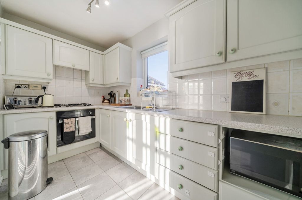 Property photo 3 of 25 1385952-23-6932d109Bbb81