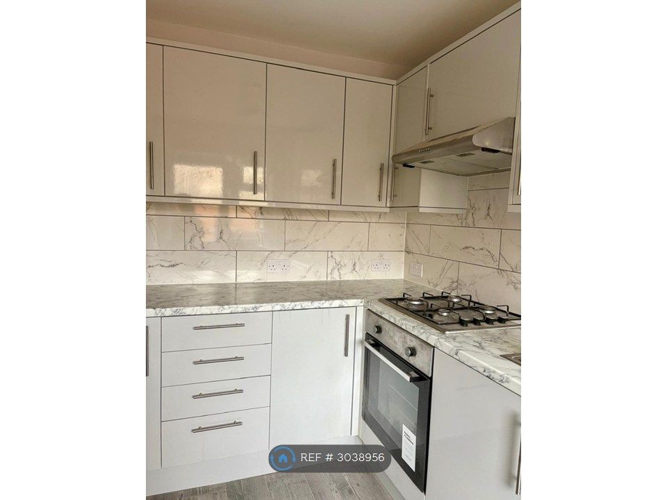 Property photo 1 of 8 Kitchen
