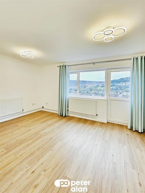 Property photo 2 of 13 Image