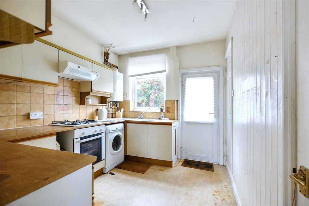 Property photo 3 of 14 Kitchen