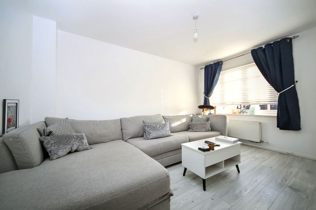 Property photo 2 of 21