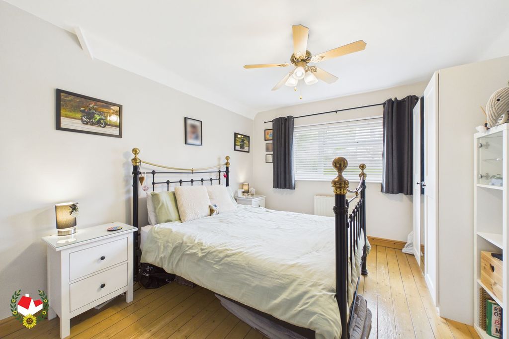 Property photo 2 of 20