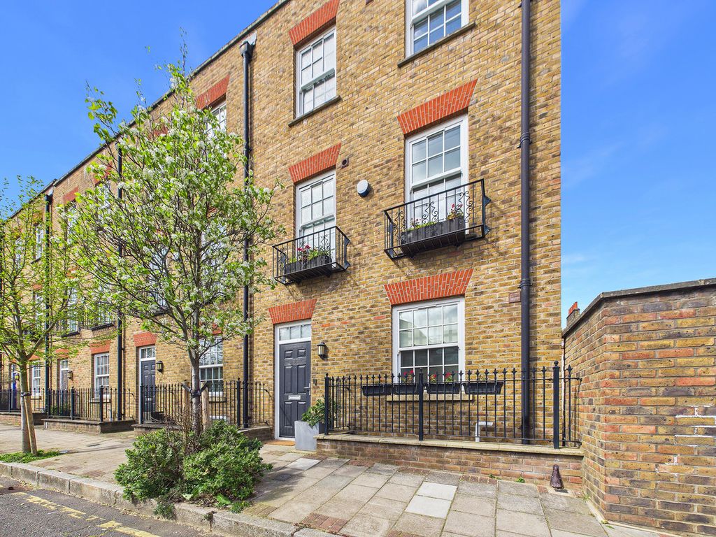 Property photo 1 of 32