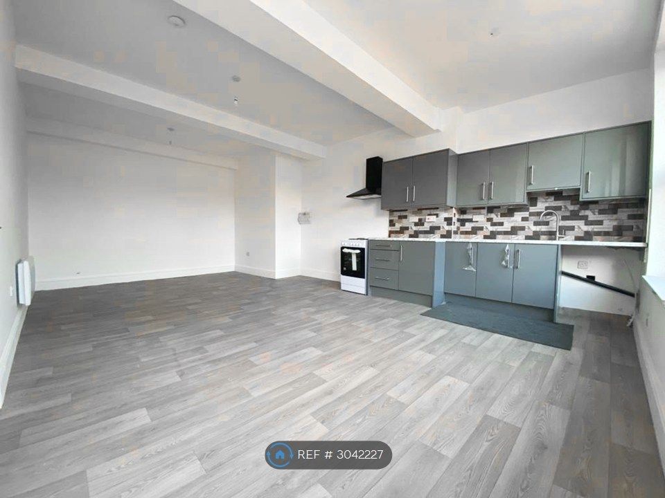 Property photo 2 of 10 Kitchen / Lounge