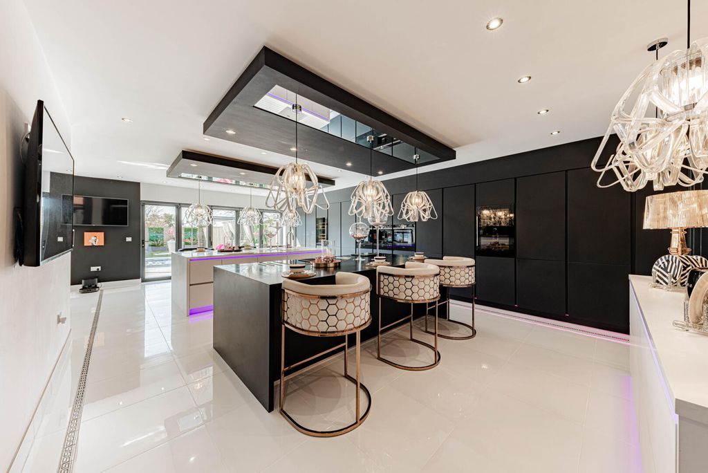 Property photo 3 of 50 Kitchen