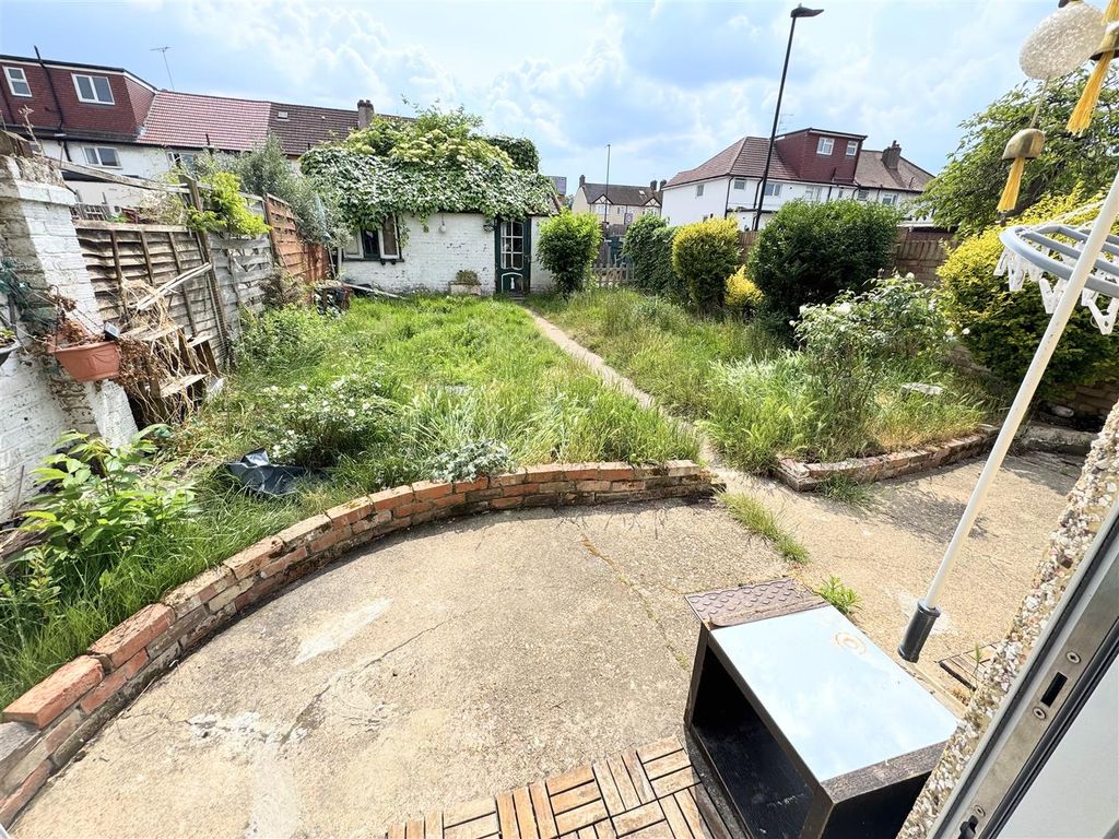 Property photo 2 of 8 Rear