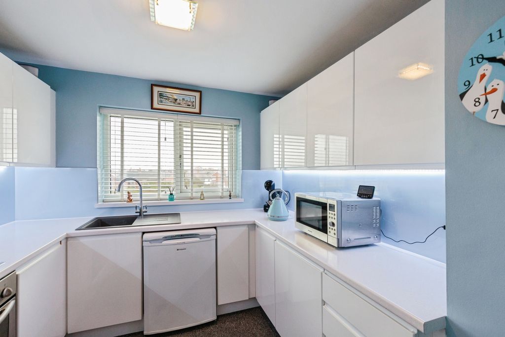 Property photo 3 of 17 Pbox-Img.Jpg