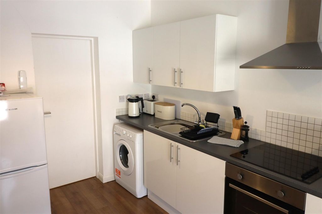 Property photo 3 of 5 Kitchen.Jpg