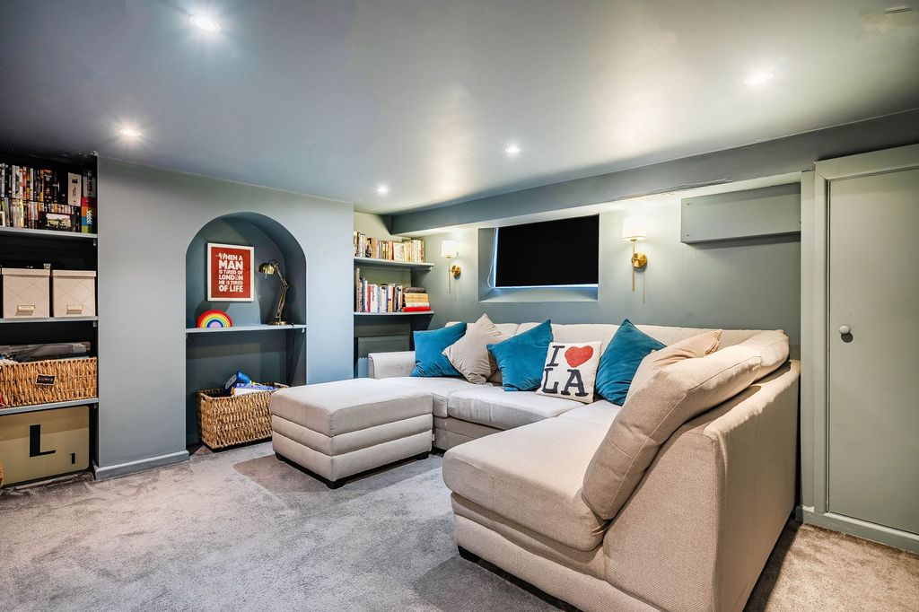 Property photo 3 of 16