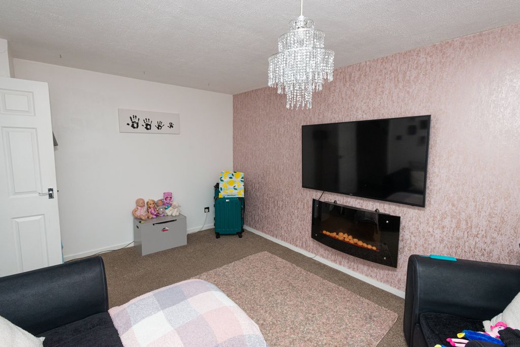 Property photo 2 of 20 Lounge