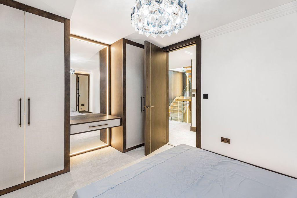 Additional image 17 of 5 bed detached house for salePipers Green Lane, Edgware HA8