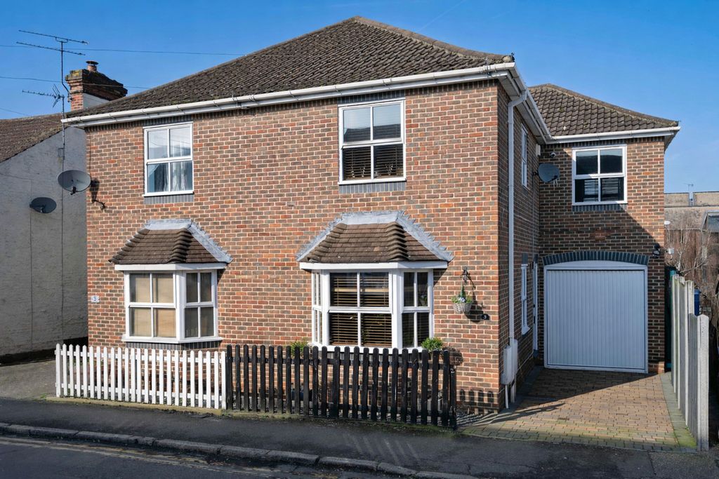 Property photo 1 of 12
