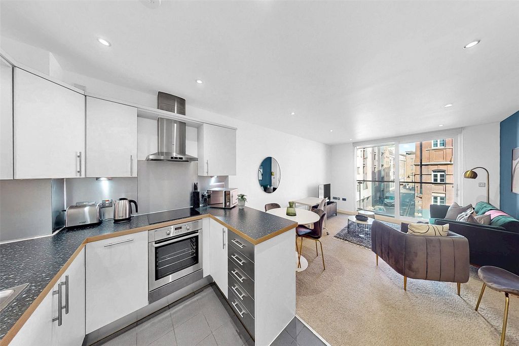 Property photo 1 of 28 Picture No. 21