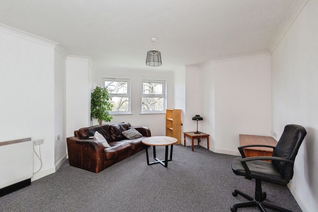 Property photo 3 of 16 Pbox-Img.Jpg