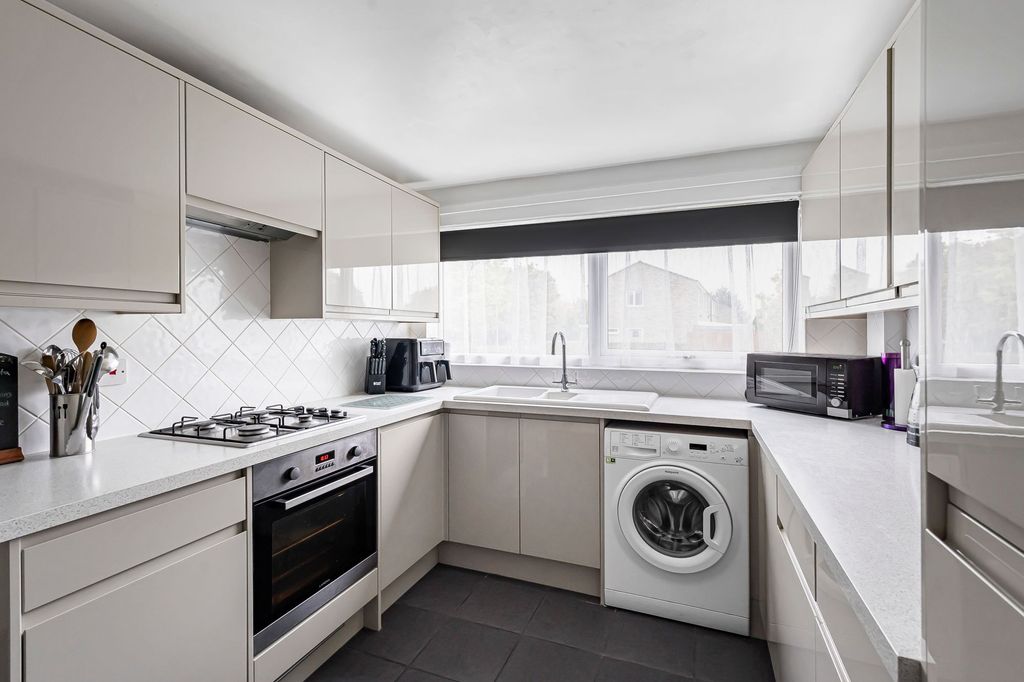 Property photo 2 of 21