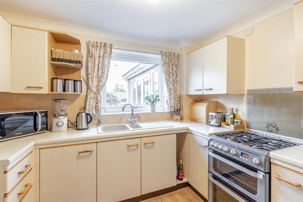 Property photo 2 of 21 Kitchen