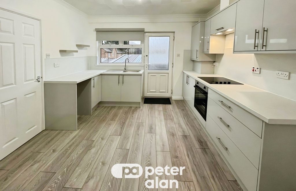 Property photo 2 of 18 Kitchen