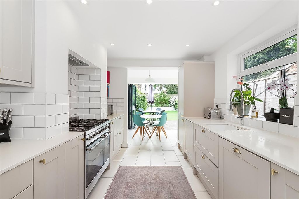 Property photo 3 of 15 Kitchen