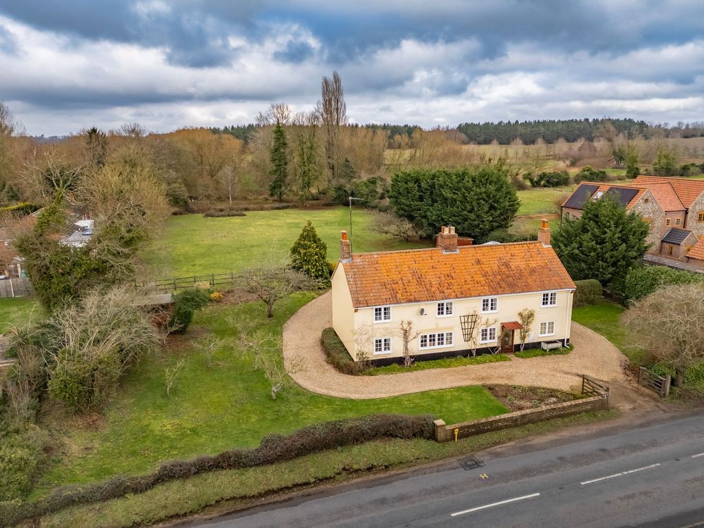 Property photo 2 of 28