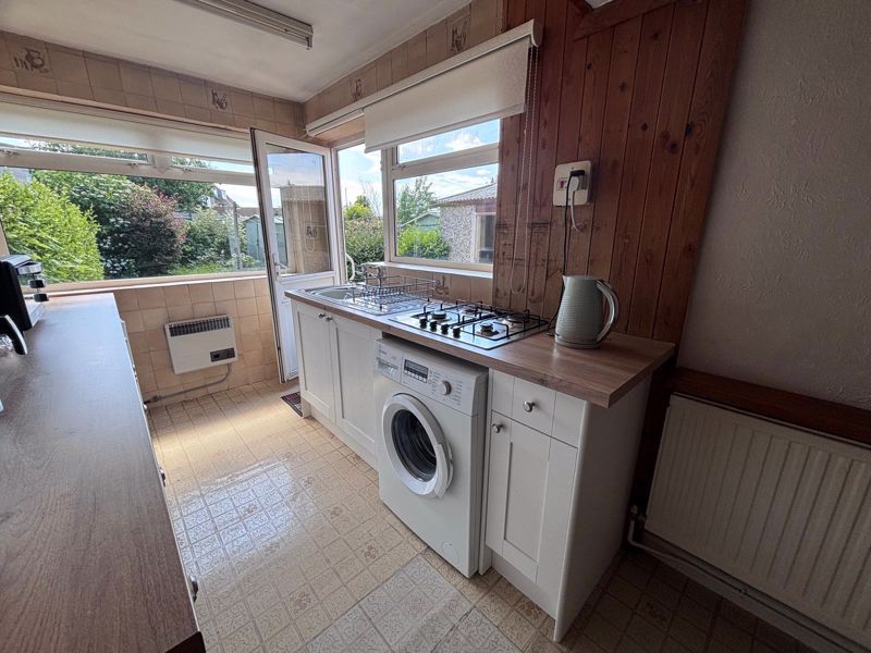 Property photo 3 of 10 Kitchen