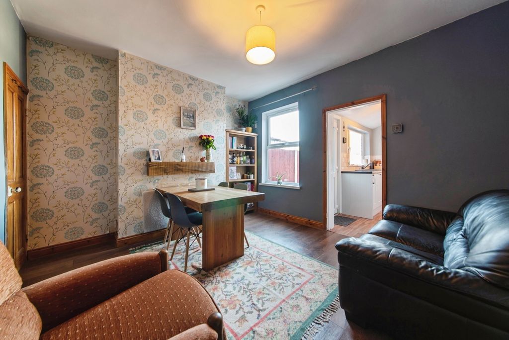 Property photo 3 of 17 Pbox-Img.Jpg