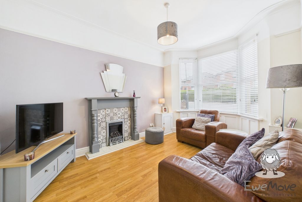 Property photo 2 of 11 4