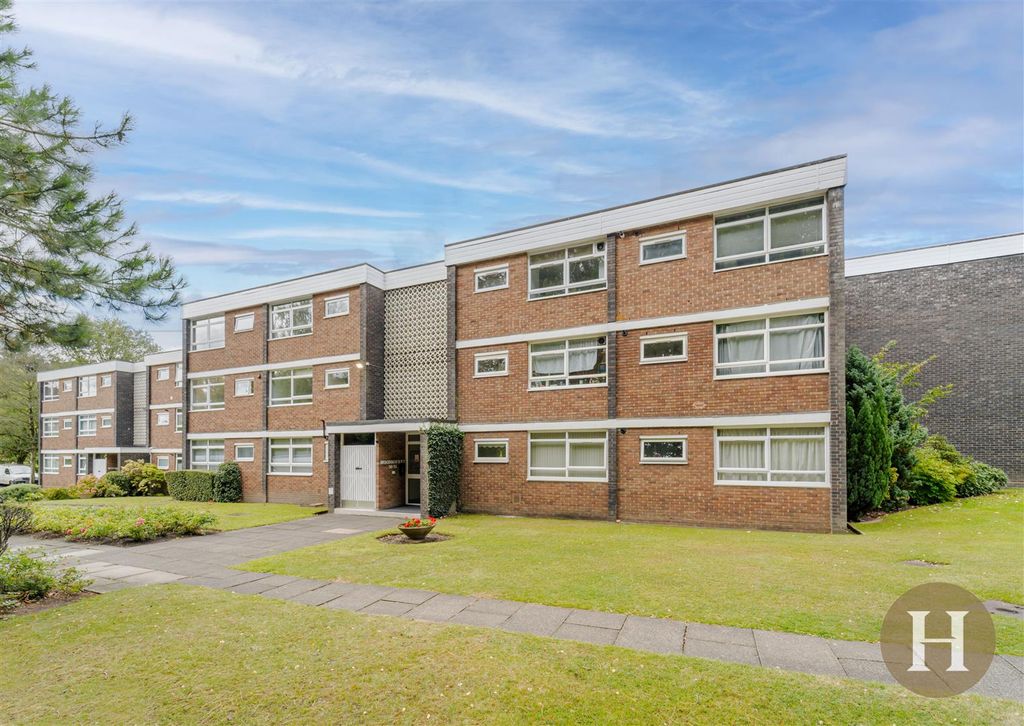 Property photo 1 of 24 Hadleigh Estate Agents-23.Jpg