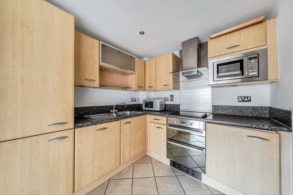 Property photo 3 of 20 Kitchen