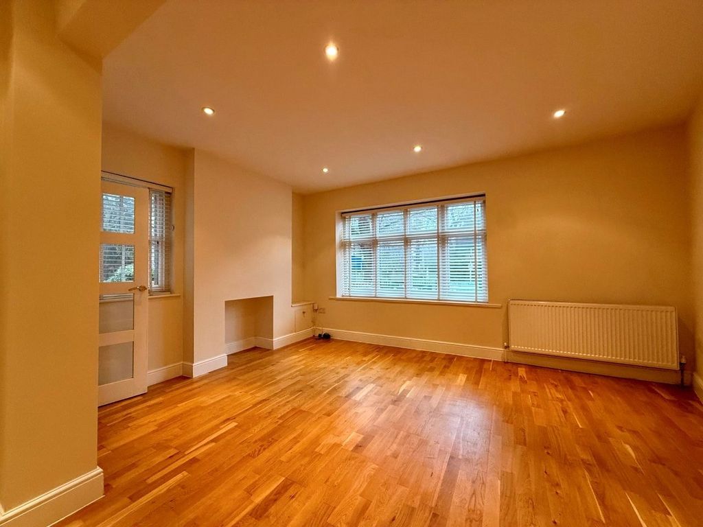 Property photo 3 of 8 Picture No. 26