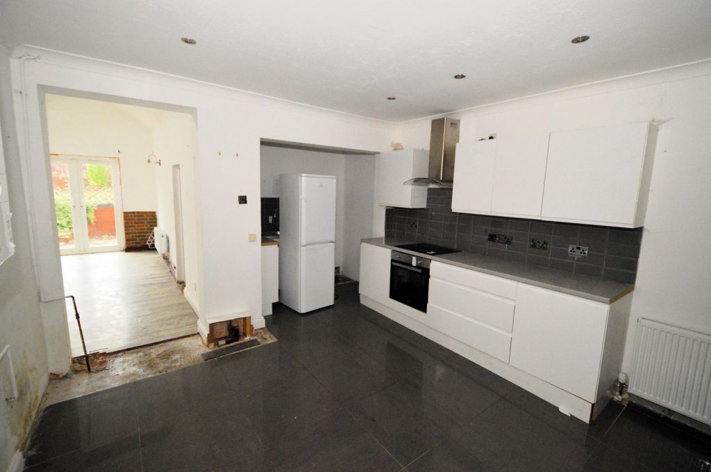 Property photo 3 of 12 Kitchen/Breakfast