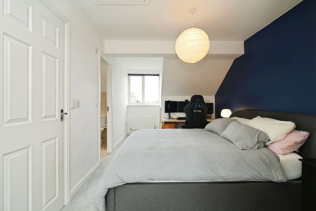 Property photo 3 of 15 Master Bedroom