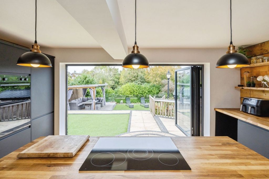 Property photo 1 of 31