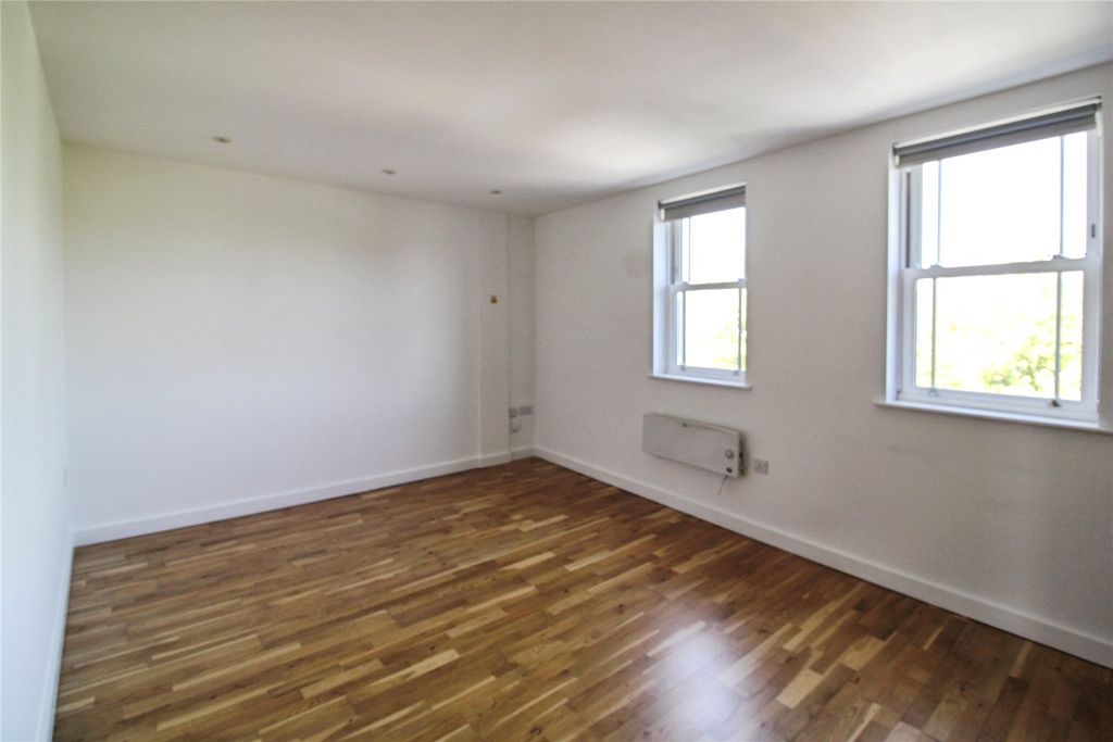 Property photo 3 of 8 Picture No. 15