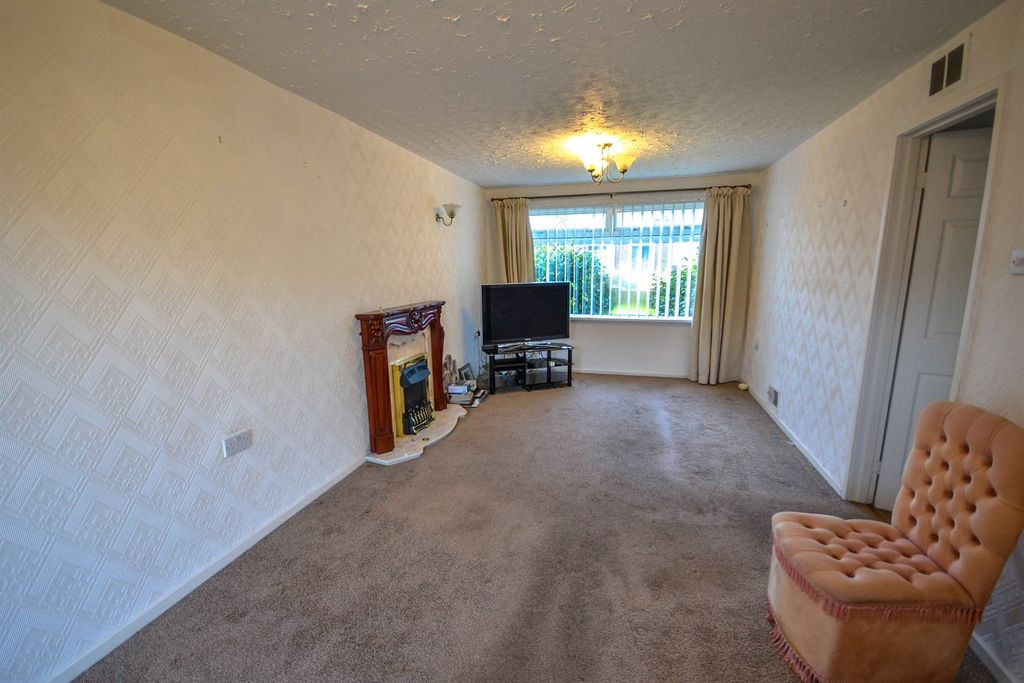Property photo 2 of 9 Lounge