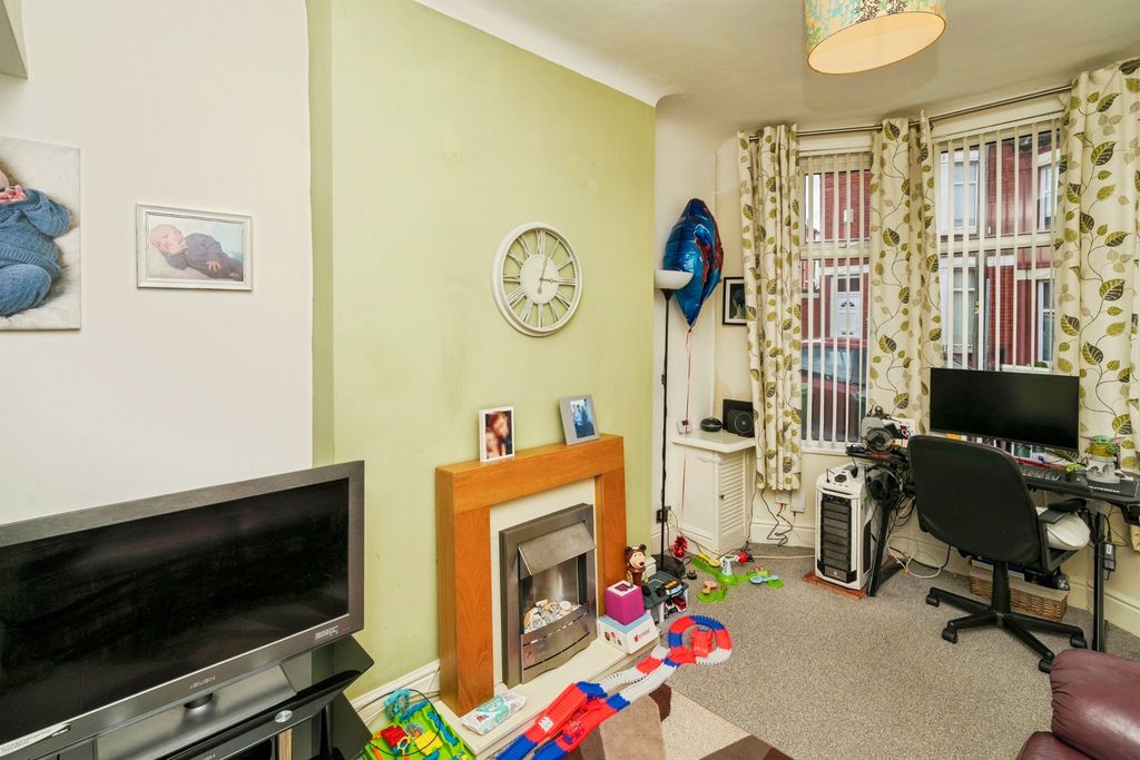 Property photo 3 of 17