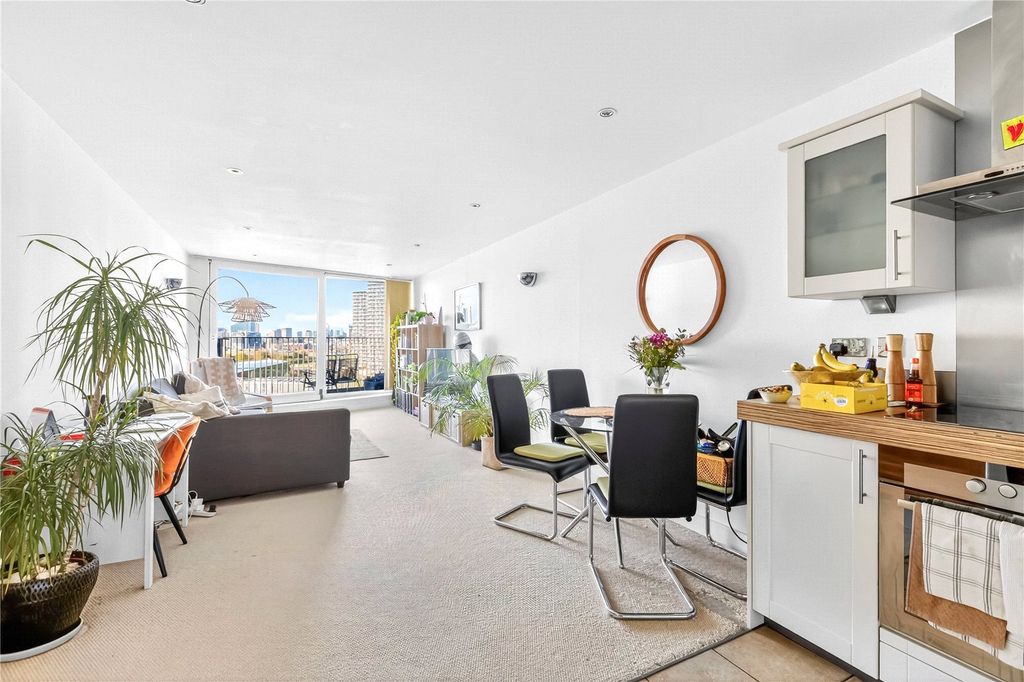 Property photo 1 of 20 Reception/Kitchen