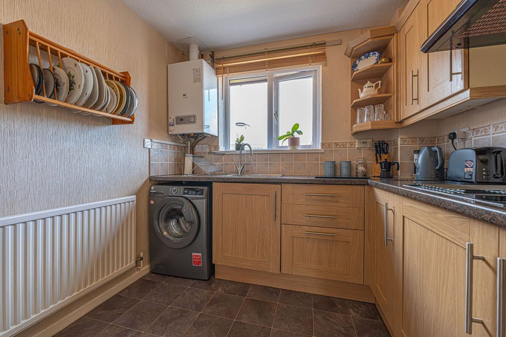 Property photo 2 of 28