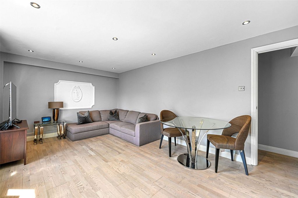 Property photo 1 of 20 Reception