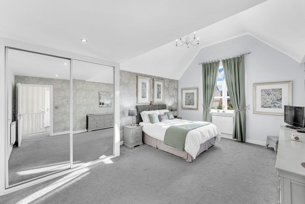 Property photo 3 of 28