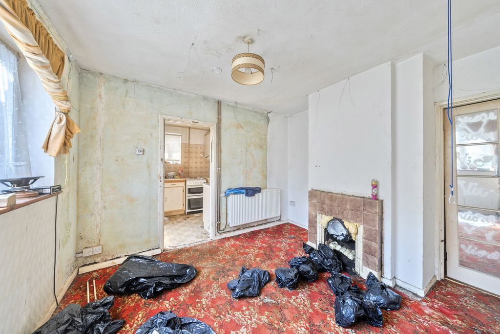 Property photo 3 of 17 22-682323328Ab39-...