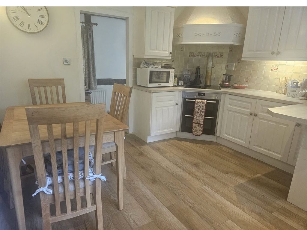 Property photo 3 of 16 Kitchen/Breakfast Rm