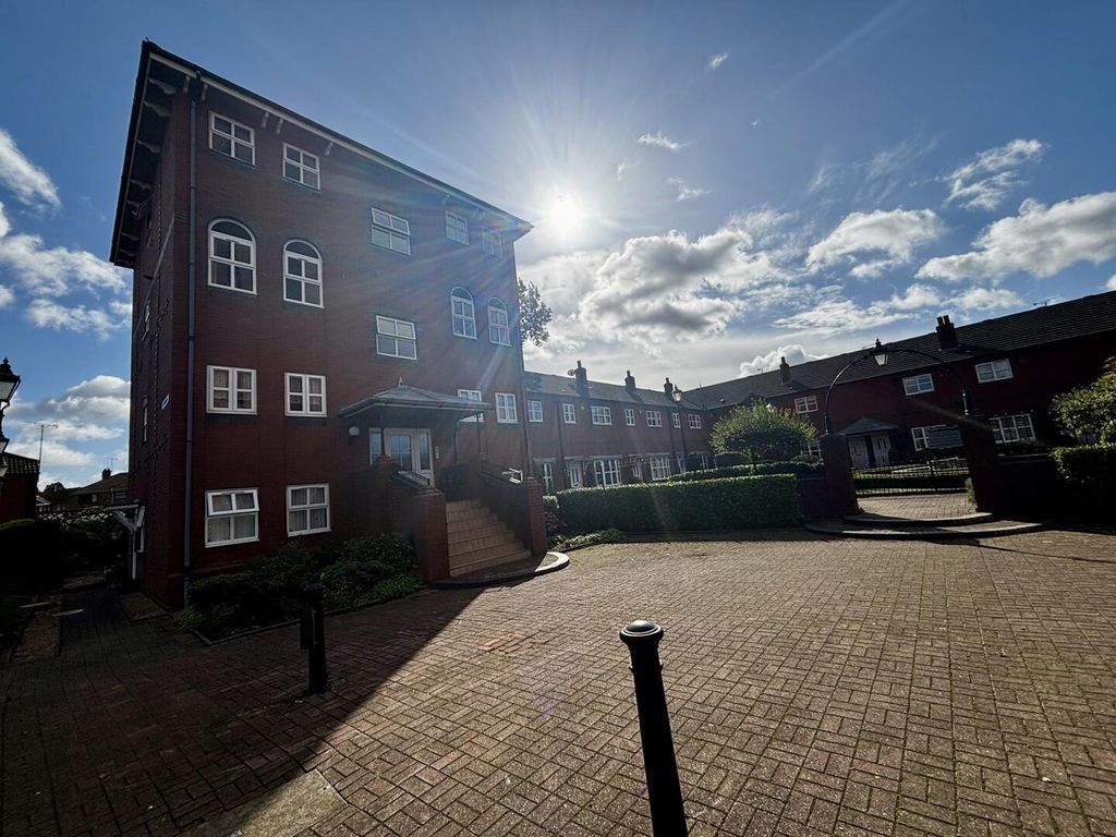 Property photo 1 of 16 Front (Exterior)