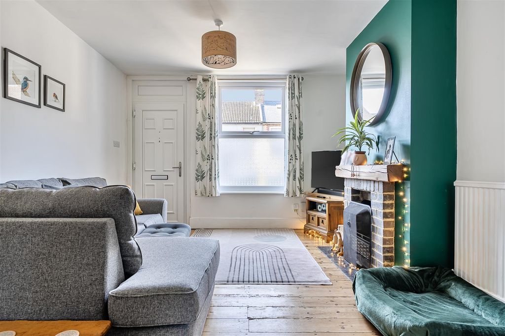 Property photo 2 of 21 1419902-15-69A95A6c0c438.Jpg