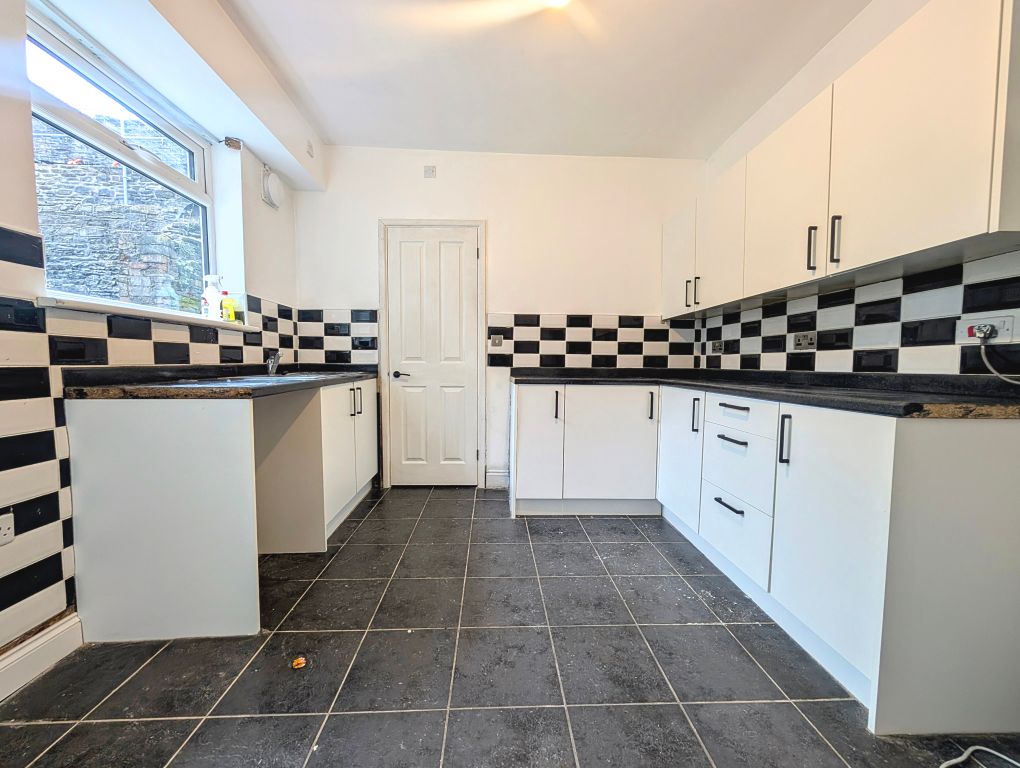 Property photo 3 of 6 Bedroom